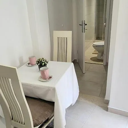 Dora - With Terrace Apartment *