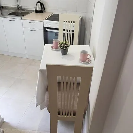 Dora - With Terrace Apartment *