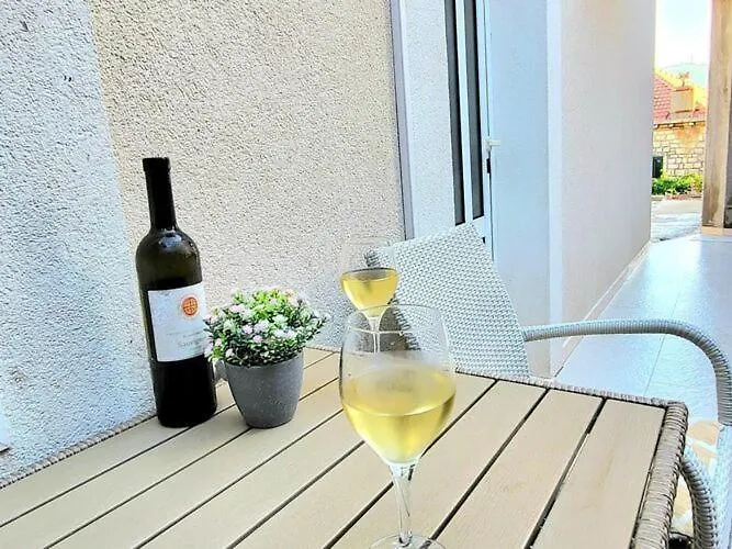 Dora - With Terrace Appartement *