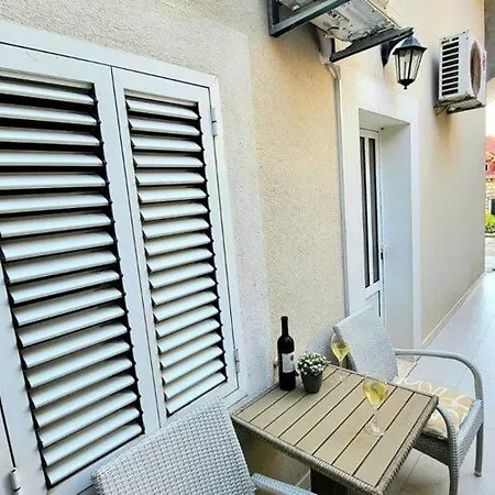 公寓 Dora - With Terrace