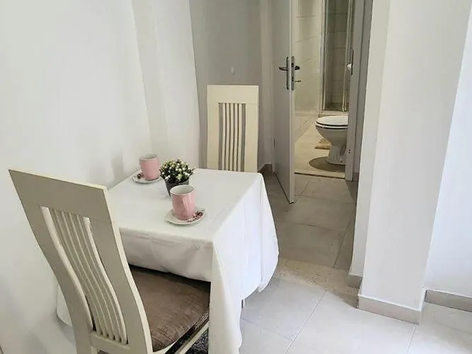 Dora - With Terrace 公寓 *